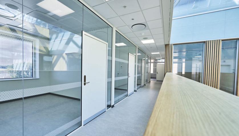 TRIPLAN LITE® glass wall system